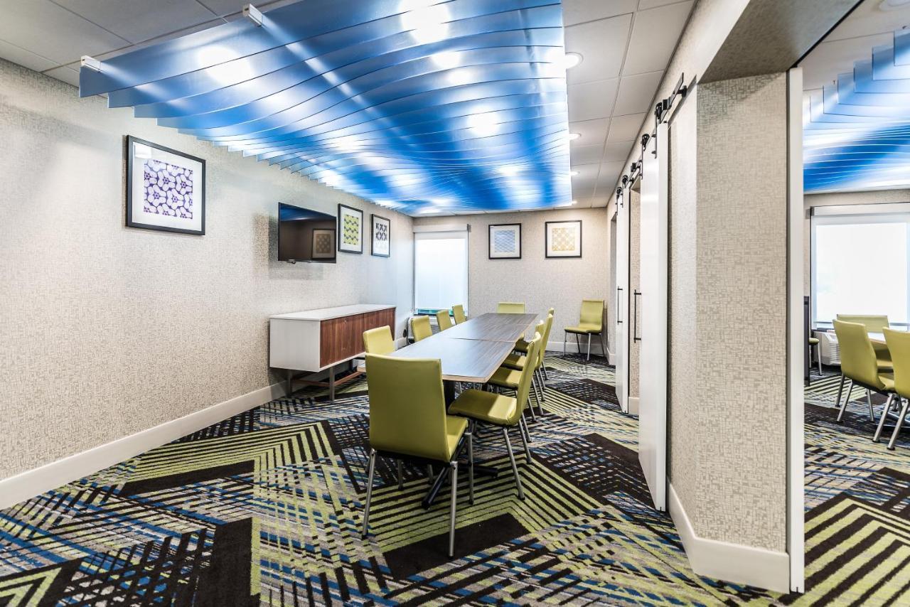 Holiday Inn Express Flint-Campus Area By Ihg Bagian luar foto