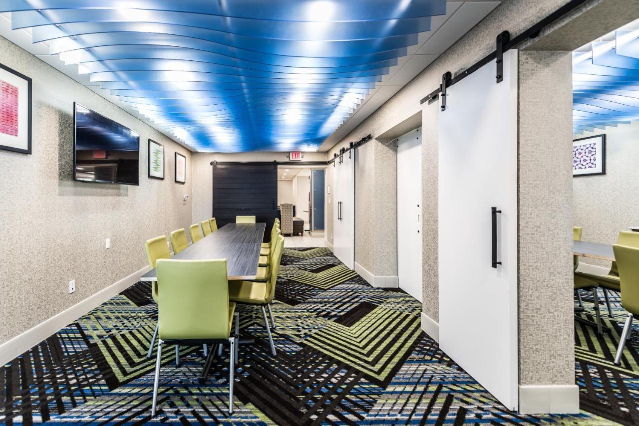 Holiday Inn Express Flint-Campus Area By Ihg Bagian luar foto