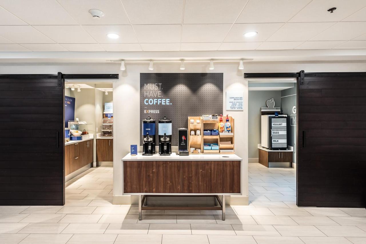 Holiday Inn Express Flint-Campus Area By Ihg Bagian luar foto