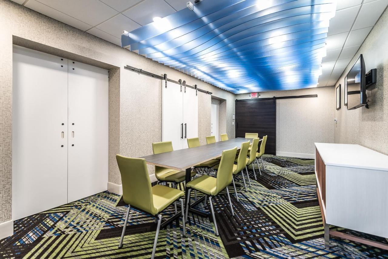 Holiday Inn Express Flint-Campus Area By Ihg Bagian luar foto