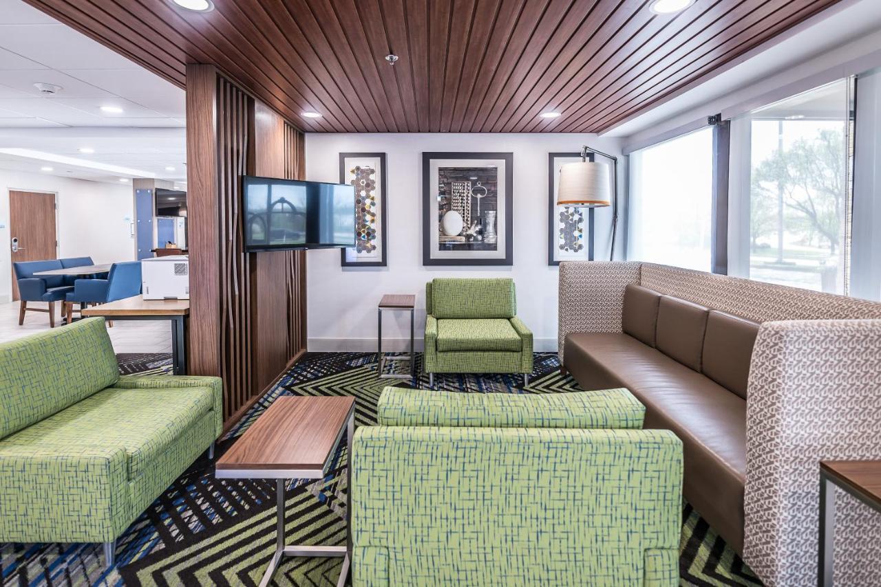Holiday Inn Express Flint-Campus Area By Ihg Bagian luar foto