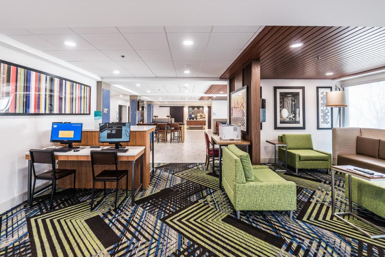 Holiday Inn Express Flint-Campus Area By Ihg Bagian luar foto