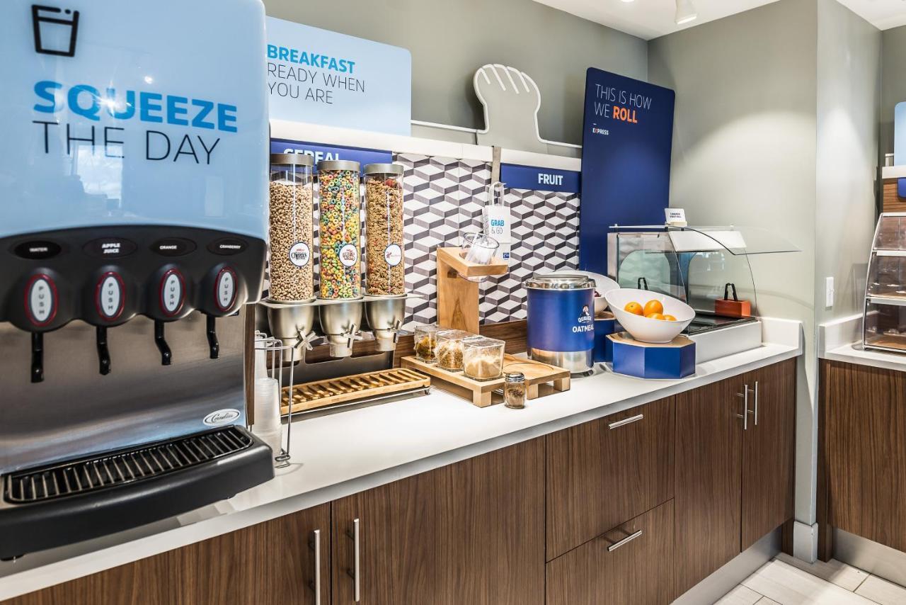 Holiday Inn Express Flint-Campus Area By Ihg Bagian luar foto