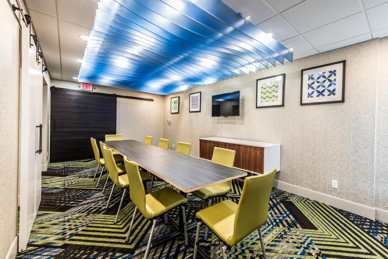 Holiday Inn Express Flint-Campus Area By Ihg Bagian luar foto