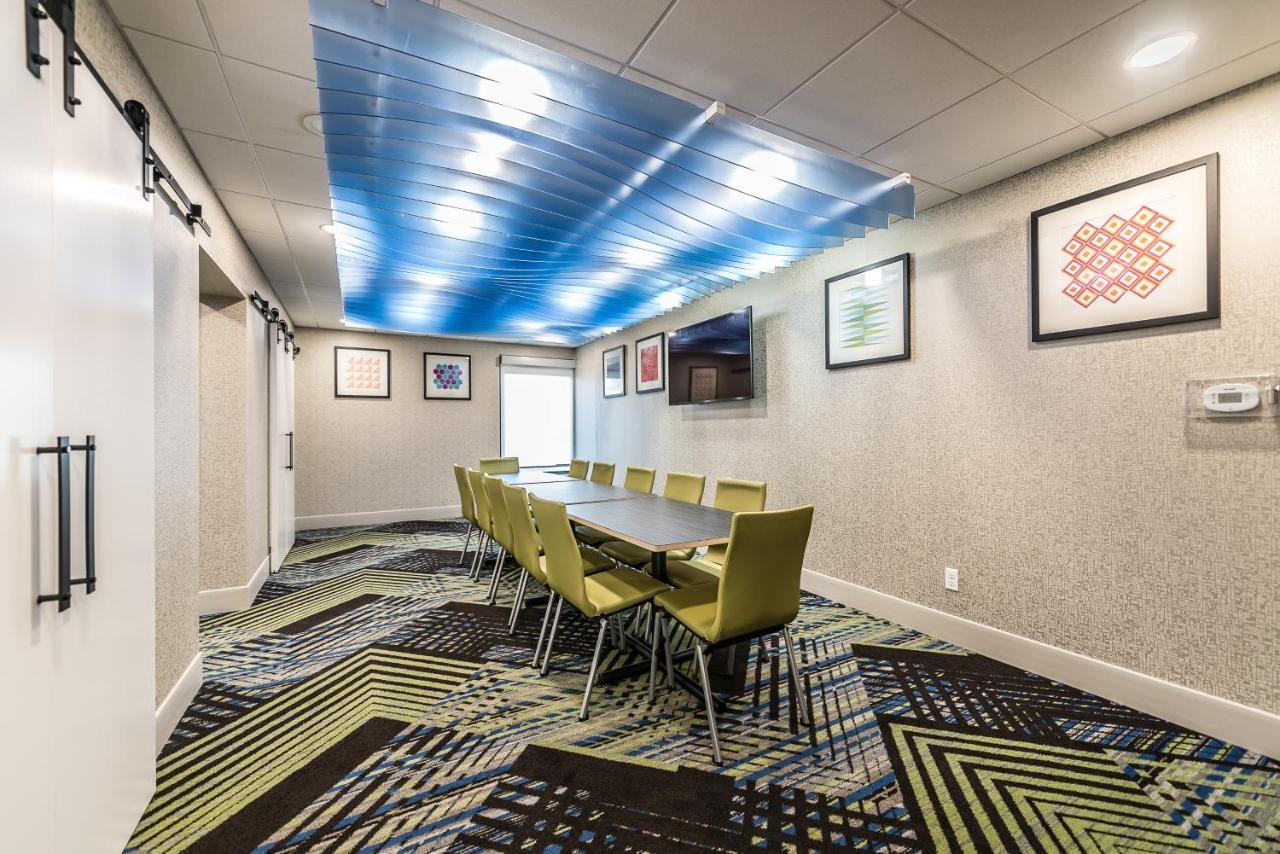 Holiday Inn Express Flint-Campus Area By Ihg Bagian luar foto