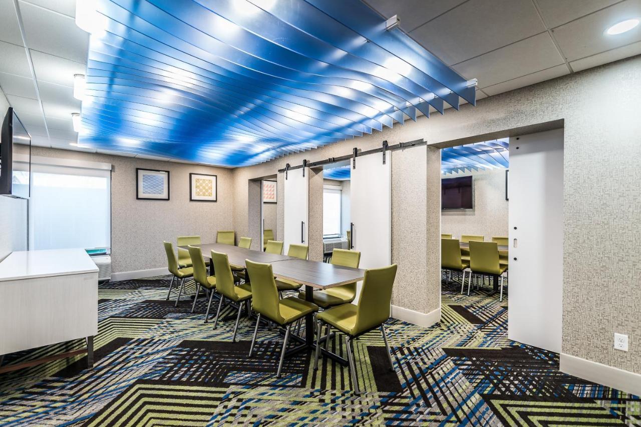 Holiday Inn Express Flint-Campus Area By Ihg Bagian luar foto