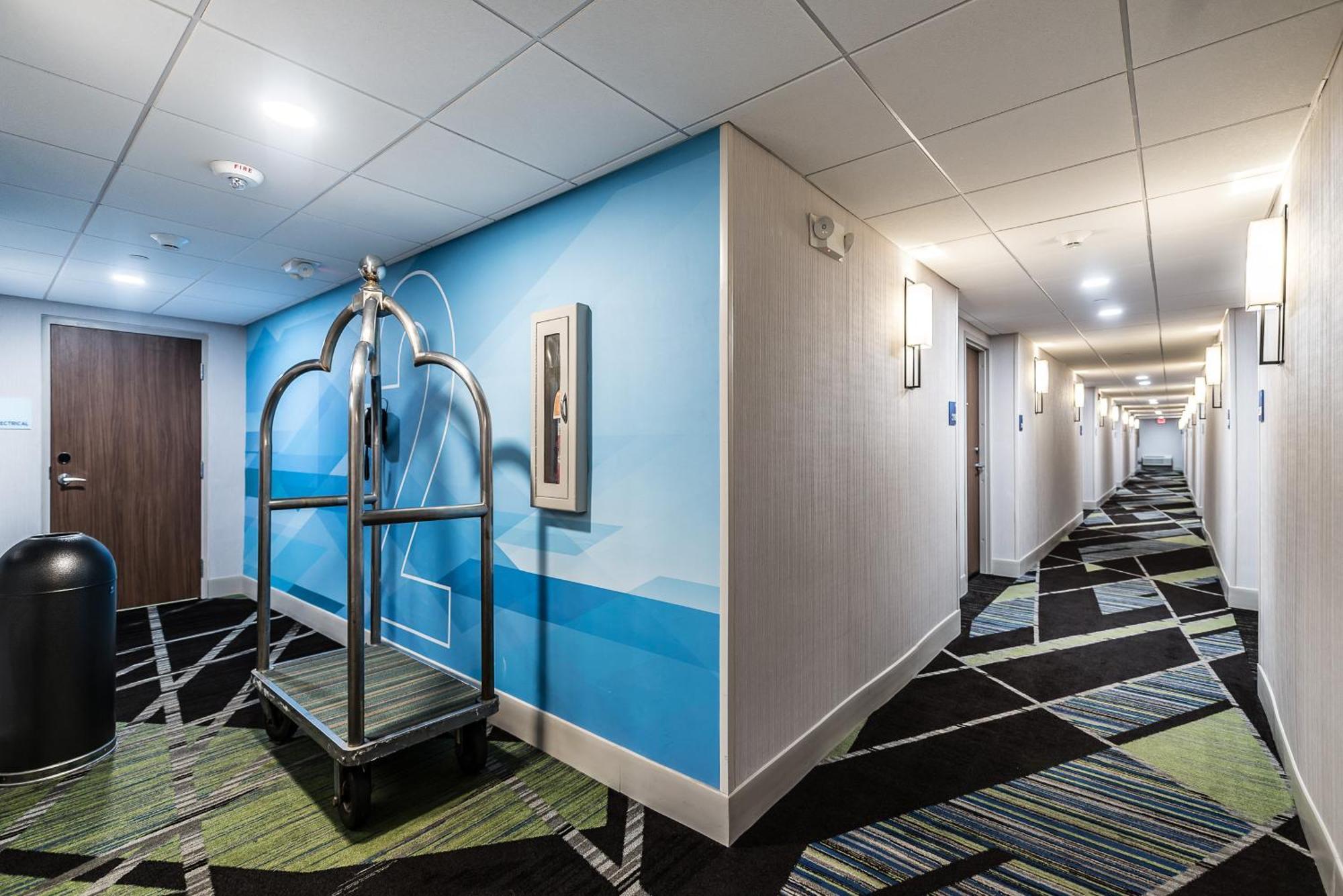 Holiday Inn Express Flint-Campus Area By Ihg Bagian luar foto